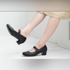 Chic Black Strap Heels